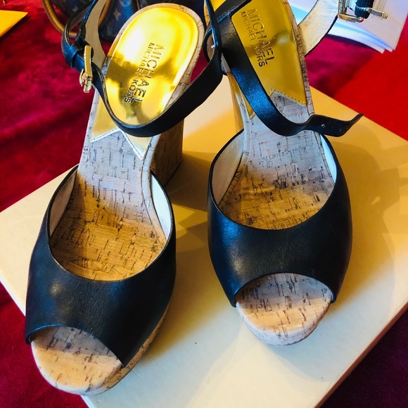 Michael Kors shoes - Picture 2 of 8